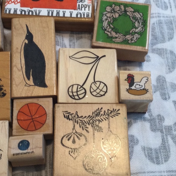 Lot of 23 wooden rubber art stamps. Mixed holidays and other themes. - Picture 3 of 6